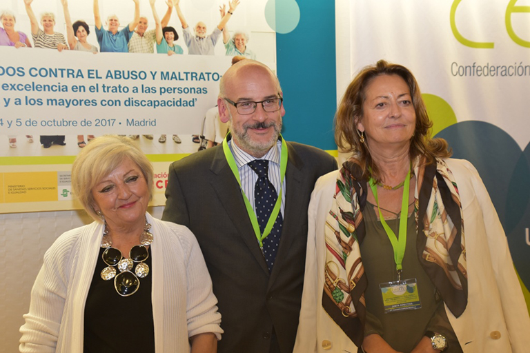 La directora general del IMSERSO, Carmen Balfagón, ha anunciado que esta entidad trabajará con la Confederación Española de Organizaciones de Mayores (CEOMA) y el resto de entidades del sector para desarrollar una ley que evite los malos tratos en las personas mayores.
